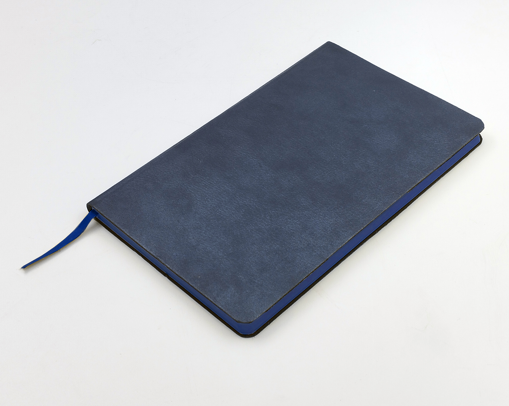 Записная_книга в_линейку V62 13х21 см  ARIZONA FLEX синий тонир. бумага синий срез