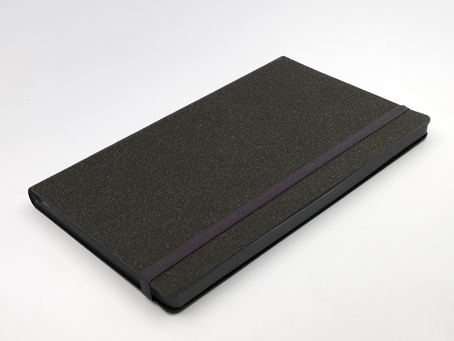 Записная книга V62 13х21 см CORDUROY FLEX чёрный тонир. бумага серый срез