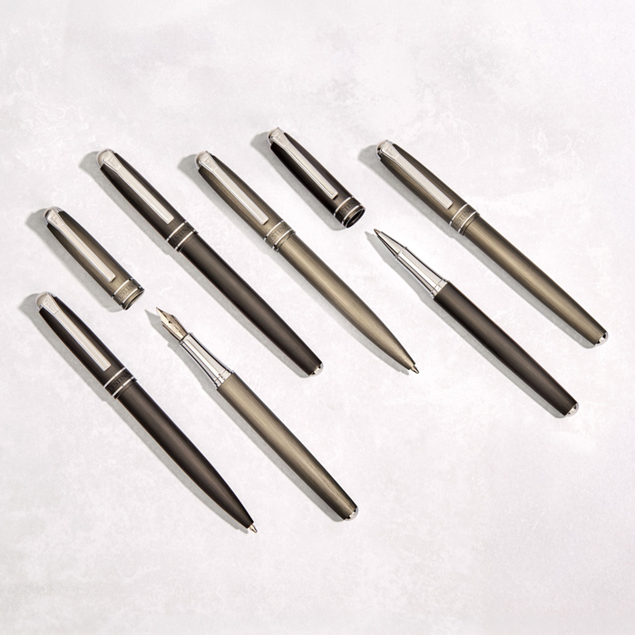 Шариковая ручка Classicals Brushed Black & Chrome, чёрный